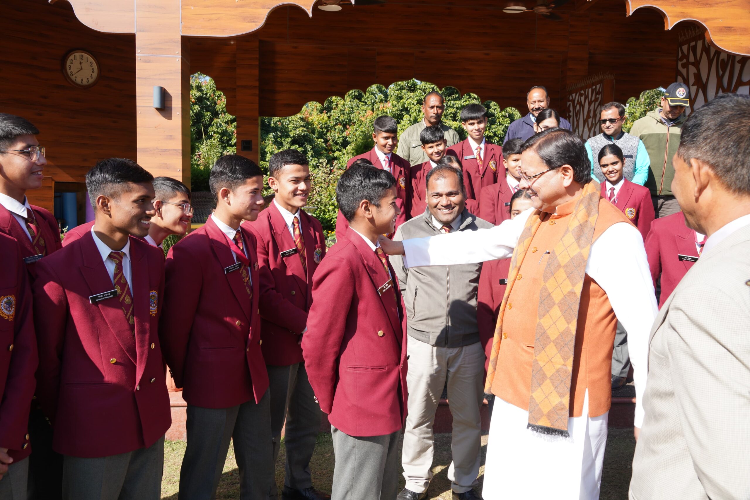 सीएम धामी ने सैनिक स्कूल घोड़ाखाल के छात्रों से की मुलाकात